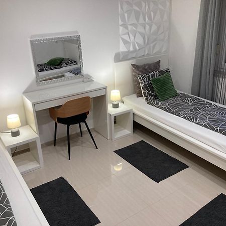 Apartman Sonas With Free Private Parking カルロヴァッツ エクステリア 写真