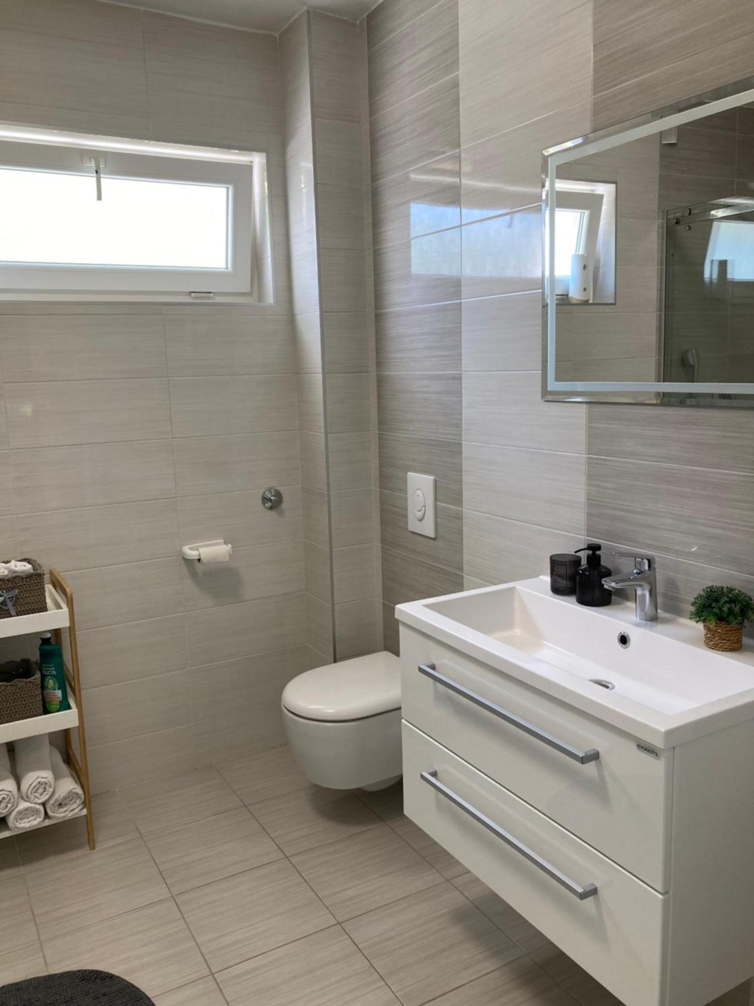 Apartman Sonas With Free Private Parking カルロヴァッツ エクステリア 写真