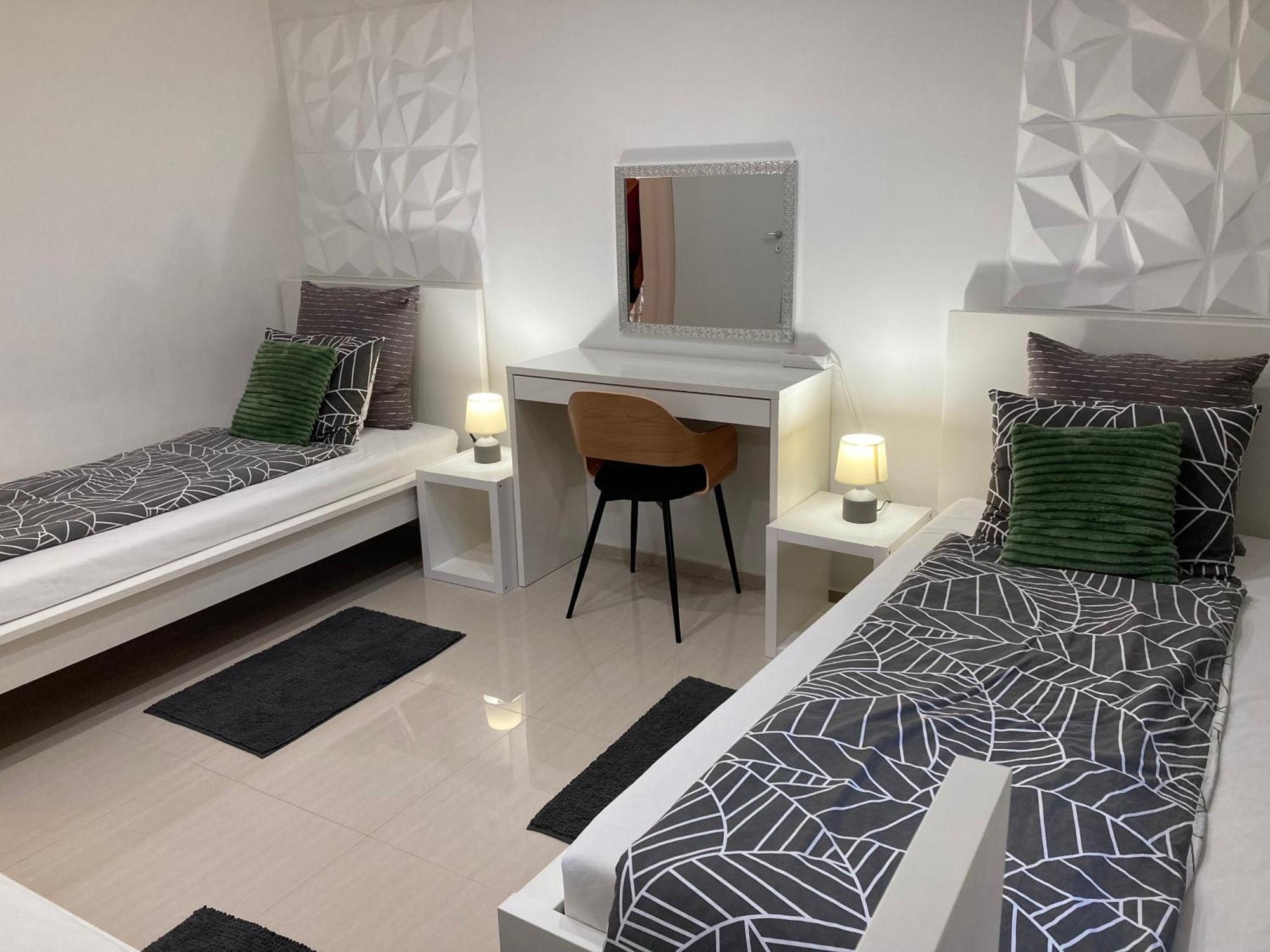 Apartman Sonas With Free Private Parking カルロヴァッツ エクステリア 写真