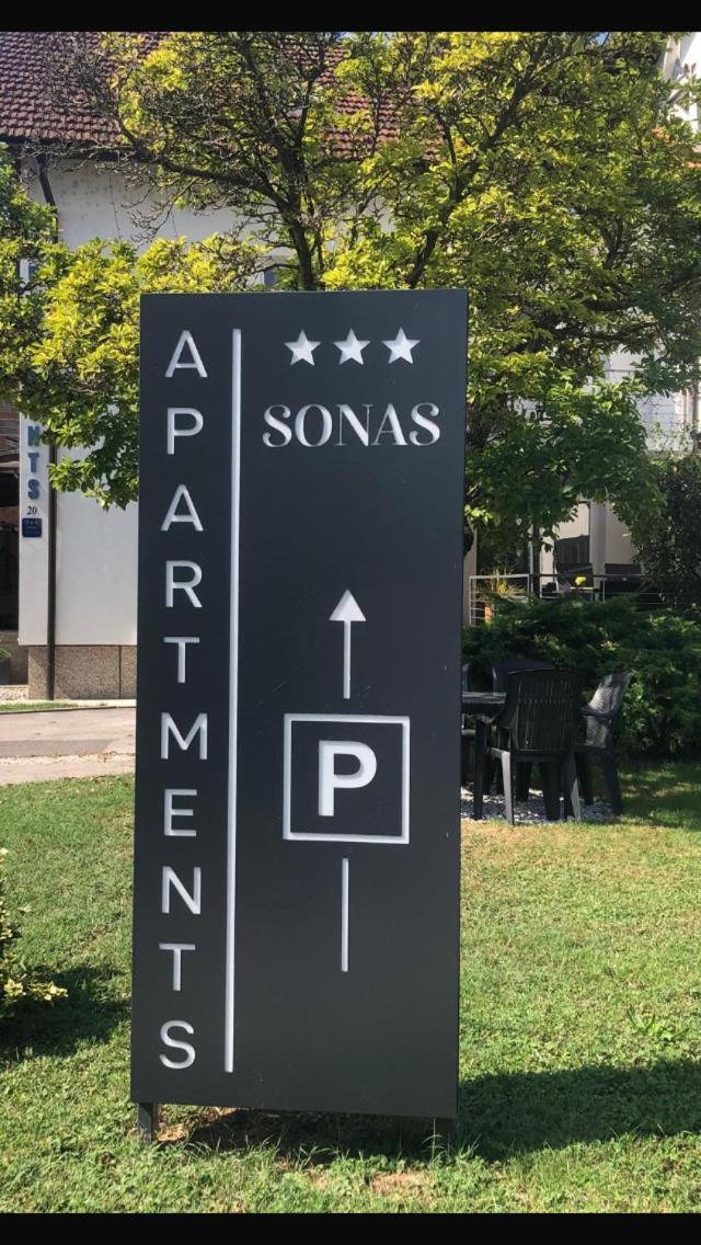 Apartman Sonas With Free Private Parking カルロヴァッツ エクステリア 写真